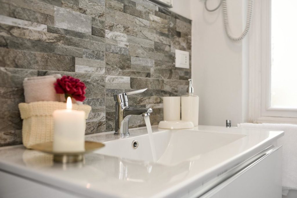 Décorer une petite salle de bain