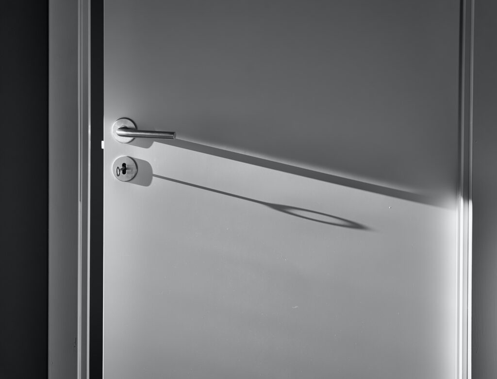 Installer une porte métallique