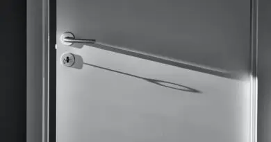 Installer une porte métallique