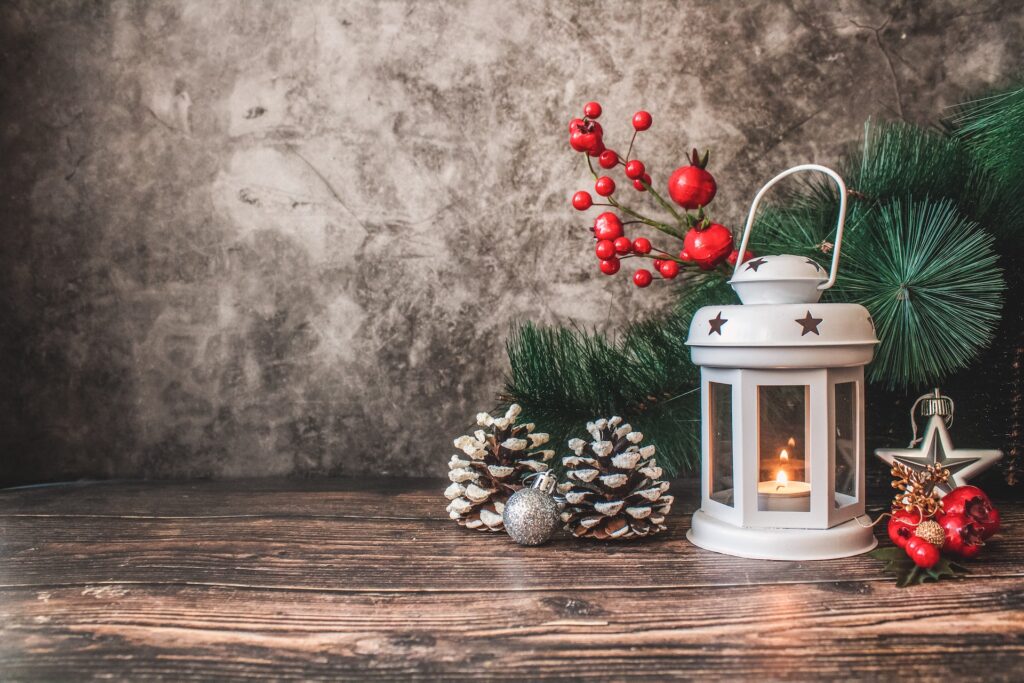 Une décoration de Noël en rouge