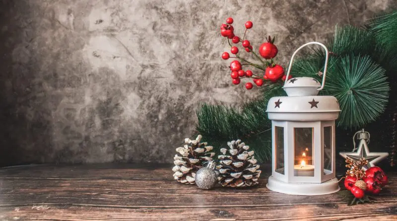 Une décoration de Noël en rouge