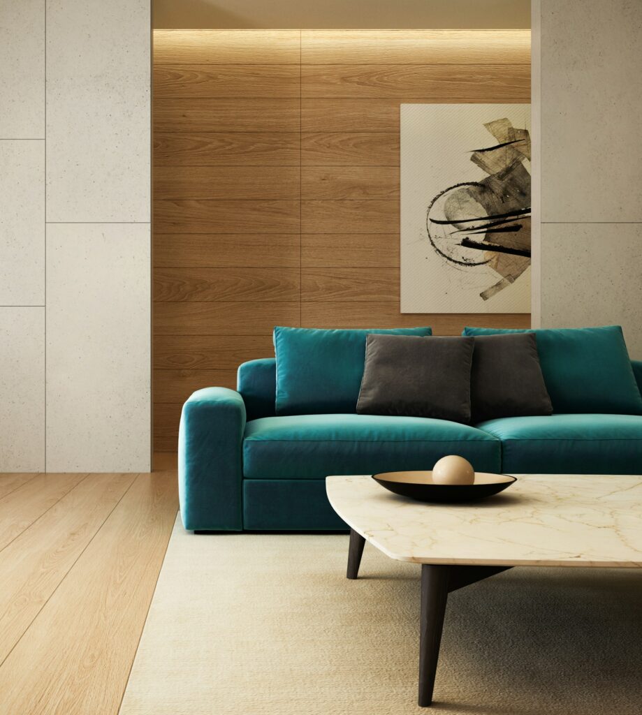 canapé turquoise dans chambre moderne avec table basse en marbre