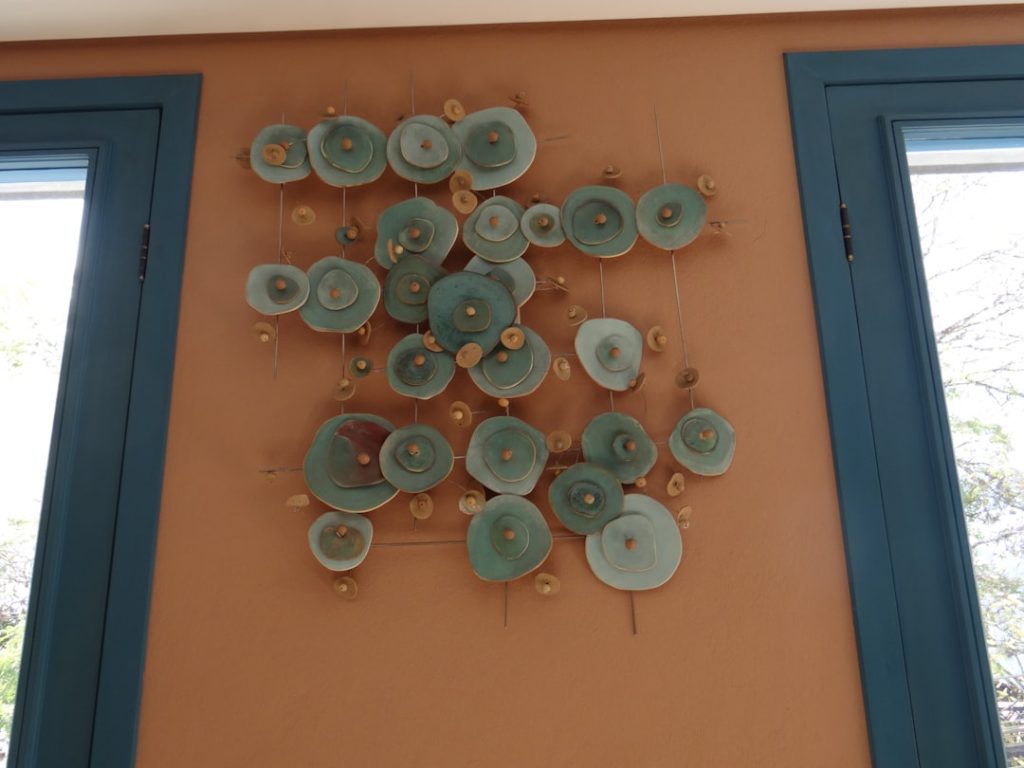 Décoration murale bois et métal : styles et DIY 2026